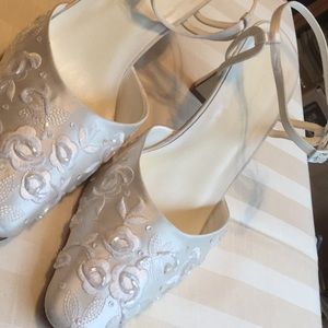 Off white wedding pump